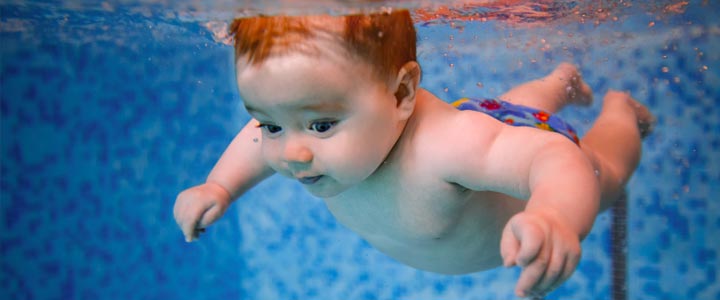 De eerste keer babyzwemmen
