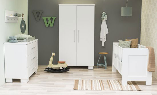 mooie strakke babykamer met luxe uitstraling