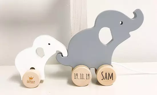 Gepersonaliseerd houten kraamcadeau olifant