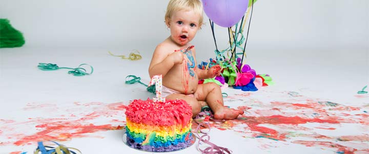 De tijd vliegt voorbij: de kleine meid is bijna 1 jaar Eerste verjaardag dochter, wennen aan opgroeien | KindjeKlein