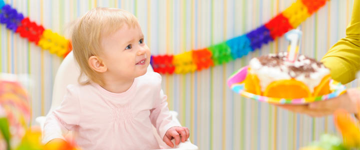 Hiep hiep hoera babys 1e verjaardag! Hiep hiep hoera babys 1e verjaardag!