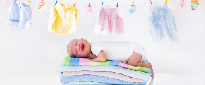 Babykleertjes wassen drogen strijken babywas babywasmiddel 