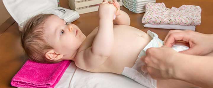Hoe verschoon ik de luier van mijn baby? In 10 stappen Hoe verschoon ik de luier van mijn baby? In 10 stappen | KindjeKlein