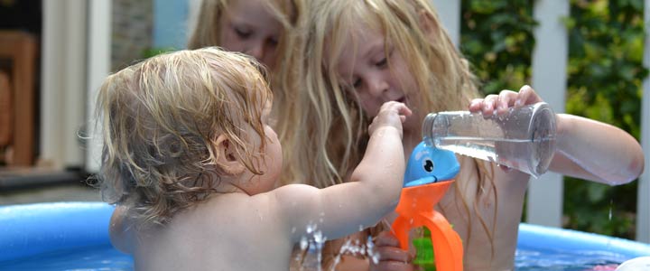 Hoe overleef je een hittegolf met 7 kinderen? Hoe overleef je een hittegolf met 7 kinderen?