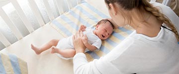 Hoe overleven jullie de nacht? Babybedje veilig opmaken stap voor stap en babyslaapzak test