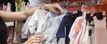 10 zorgen van nieuwe ouders Hoe valt babykleding van diverse winkels? Check de maattabel