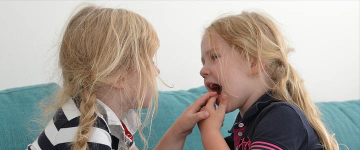 Praatjes vullen geen gaatjes - met kinderen naar de tandarts Praatjes vullen geen gaatjes - met kinderen naar de tandarts
