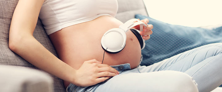 Maak je baby in je buik gelukkig met zingen en muziek | ikbenZwanger